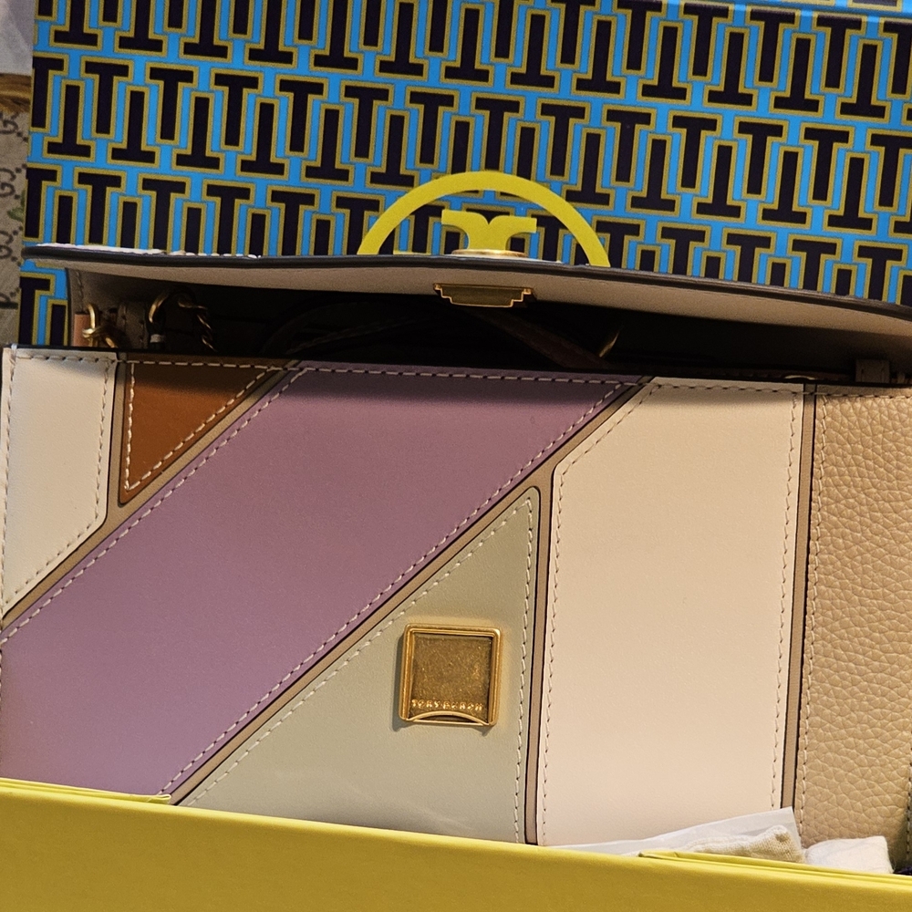 Tory Burch Robinson Patchwork Leather Wallet On A… - image 9